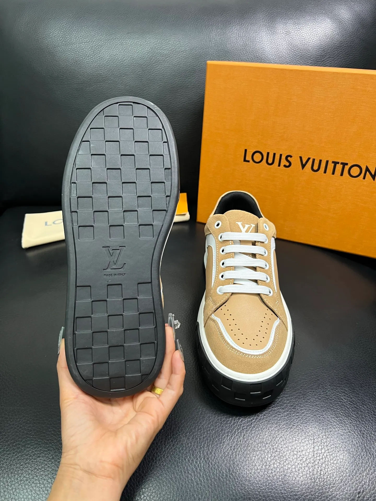 Men's shoes 💰740 Lv top purchase Louis Vuitton, counter synchronization, uppers imported from Italy cowhide, imported mesh padding soft and comfortable, soles: original soles specially provided by the original factory, T men's shoes 💰U exclusive movable molded soles super comfortable, original factory and single goods, high quality, welcome to compare, code number 39-44 (customized 38-45) 85858